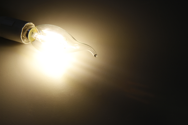 LED Filament Kerzenlampe Windstoß McShine, E14, 4W, 470lm, warmweiß, klar
