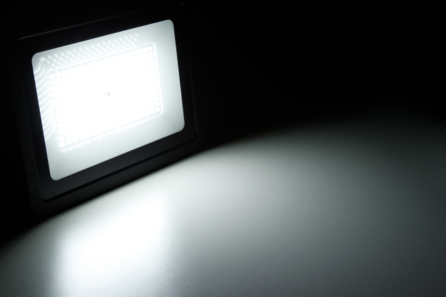 LED-Außenstrahler McShine Super-Slim 200W, 10.500lm, 4000K, neutralweiß, IP44
