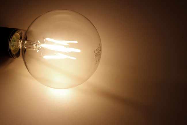 LED Filament Globelampe McShine Filed E27, 4W, 470lm, warmweiß, klar

